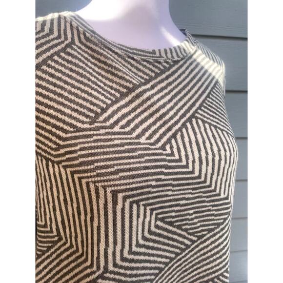 Ellen Tracey‎ Size Medium Sweater Gray & White Chevron Pattern Crew Neck - Picture 3 of 6